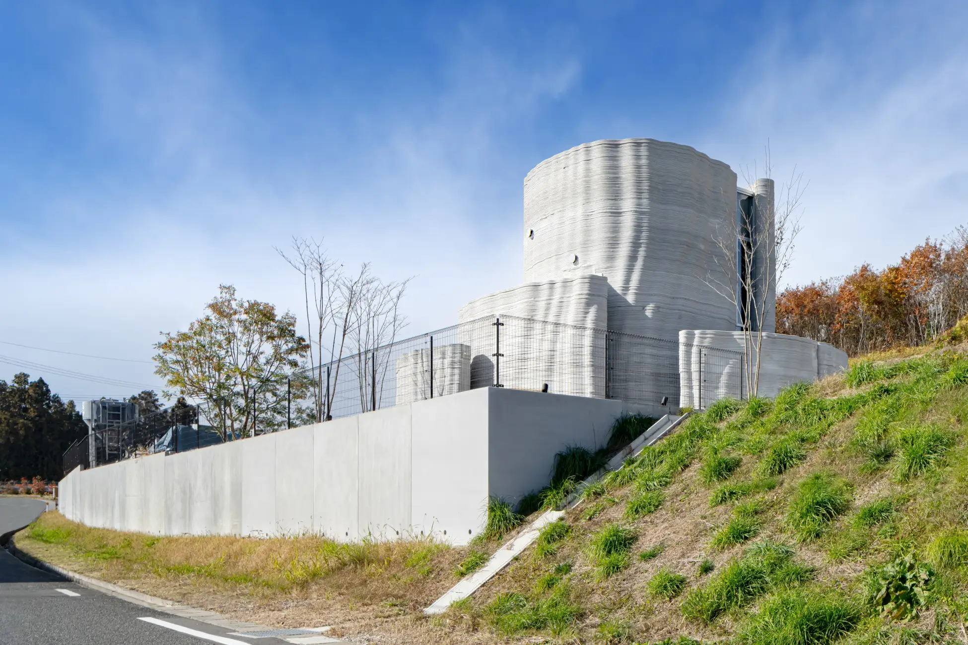 PR TIMES – 日本初（※1）の二階建て3Dプリント住宅プロジェクト、建築確認・完了検査・販売まで達成